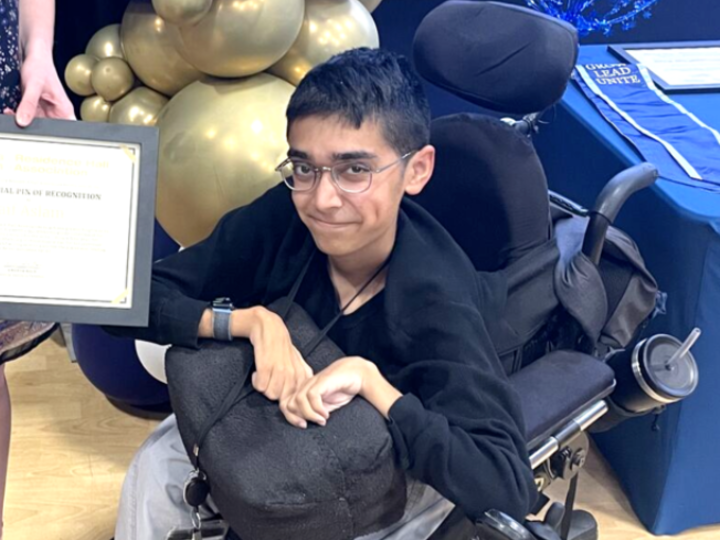 A photo of Saif receiving his award. 