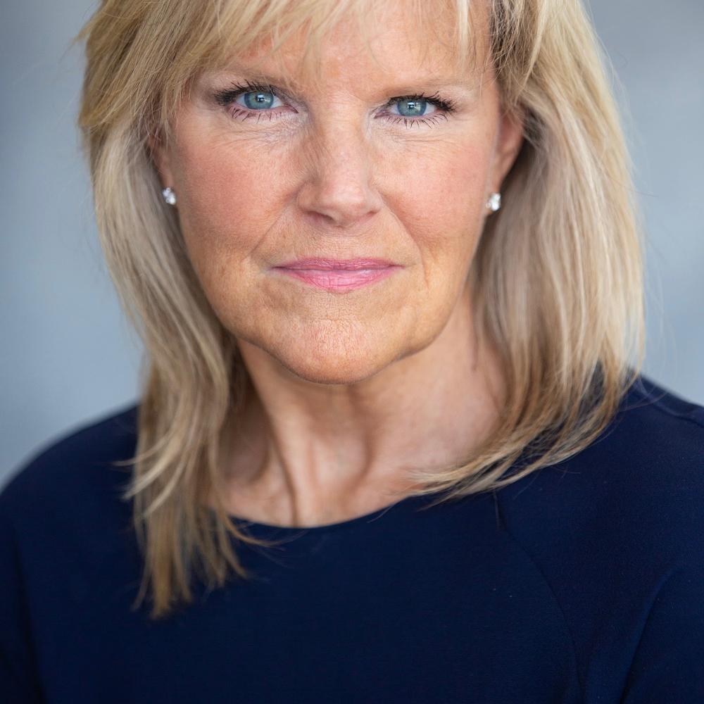 headshot of a woman with blonde shoulder length hair
